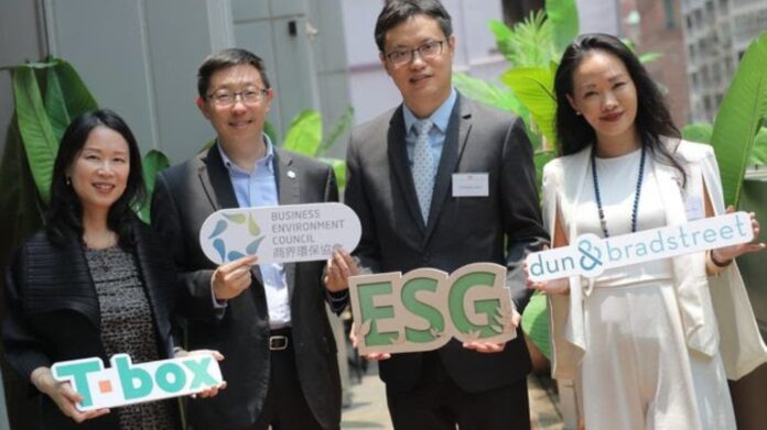 Ms Winsome Chan, Head of Marketing and Customer Service, HKTDC, Mr Simon Ng, Chief Executive Officer, Business Environment Council, Dr Patrick Lau, Deputy Executive Director, HKTDC and Ms Michelle Mak, Head of ESG and Enterprise Learning, Dun & Bradstreet (HK) Ltd [L-R]