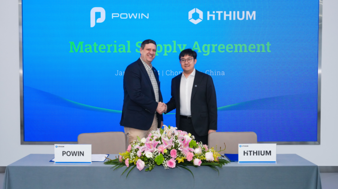 Powin VP Global Procurement Jason Eschenbrenner (left) and Hithium VP Monee Pang (right) after signing the new agreement.