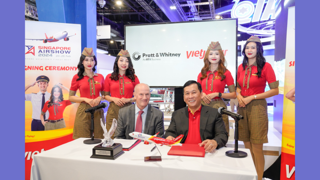  Rick Deurloo, President of Commercial Engines at Pratt & Whitney (left) and Dinh Viet Phuong, Vietjet Chief Executive Officer, co-sign the order for additional 19 GTF engines.


