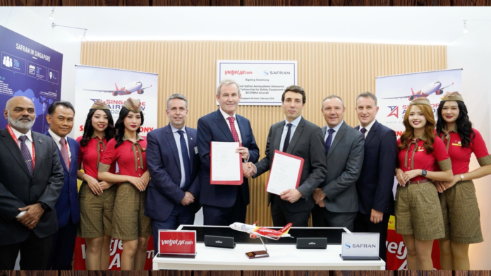 Vietjet Chief Operating Officer Michael Hickey (left) and Jonathan Helary, VP Sales & Marketing Aftermarket Safran Aerosystems ink the Strategic Partnership agreement to supply Safety Equipment on B737MAX Aircraft